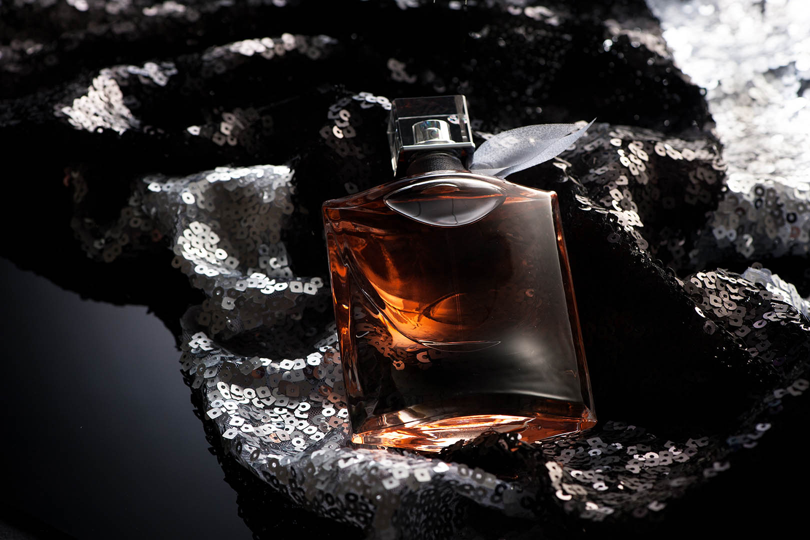 Oud perfume banner